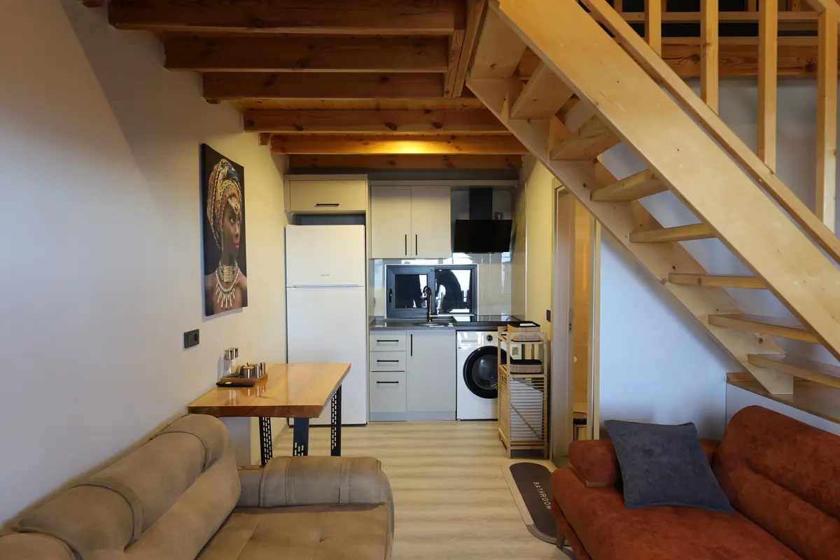 3 Kişilik Bungalov oturma alanı ve açık mutfak