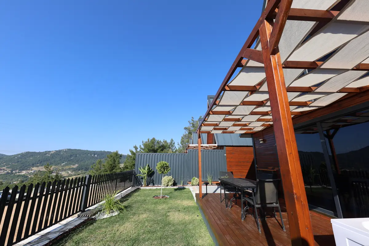 Pergola ve oturma alanı
